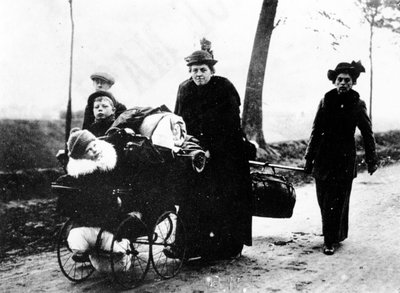 Belgian refugees arriving in France, 1914 by French Photographer